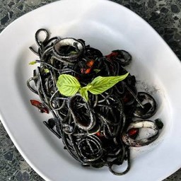 สปาเก็ตตี้ซอสหมึกดำ