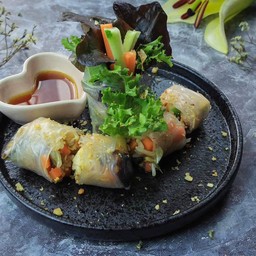 Fresh vietnamese spring roll with vegetable
