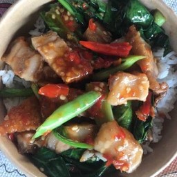 คะน้าหมูกรอบ