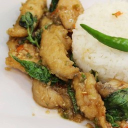 ข้าวกะเพราปลากระพง