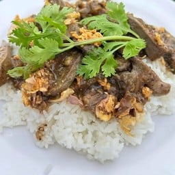 ข้าวราดกระเทียมพริกไทย