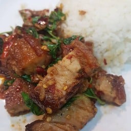 ข้าวกะเพราหมูกรอบ