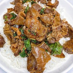 ข้าวกะเพราหมูตุ๋น