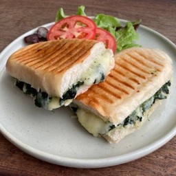 พานินีผักโขมชีส