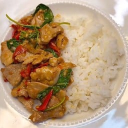 ข้าวกะเพราหมูชิ้น