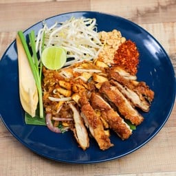 ผัดไทยไก่ทอด