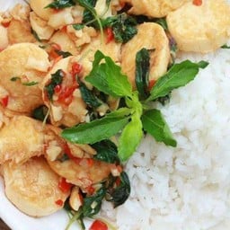 ข้าวกะเพราเต้าหู้ไข่