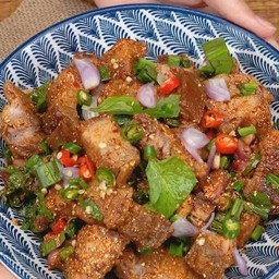 ลาบหมูกรอบ