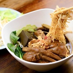เตี๋ยวไก่ ไก่ฉีก กะ ตีนไก่ เลือด มะระ