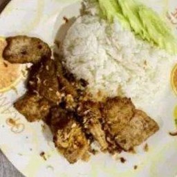 หมูทอดกระเทียมพริกไทยราดข้าว