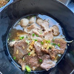ก๋วยเตี๋ยวเนื้อ นำ้ใส