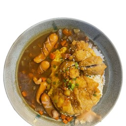 ข้าวโครตกะหรี่ (ในเซตมีหมูทอด,ไก่ทอด,ไข่ข้น,ไส้กรอก)