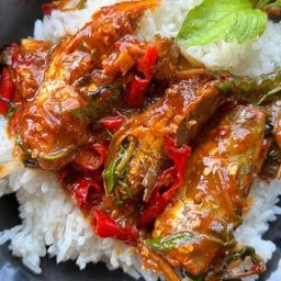 ข้าวกะเพราปลากระป๋อง