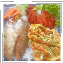 ข้าวน้ำพริกชะอมปลาทู ทอดมัน