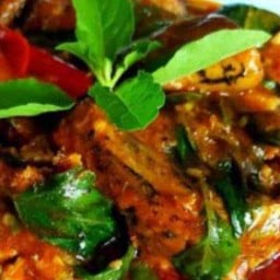 กระเพราปลากระป๋อง