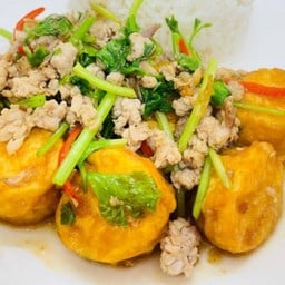 ข้าวราดผัดขึ้นฉ่าย