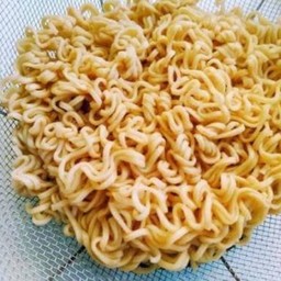 25.เส้นมาม่า