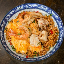 ผัดมาม่าไข้ข้นทะเล | 浓缩海鲜鸡蛋炒面 | Stir-fried noodles with Condensed Seafood Eggs