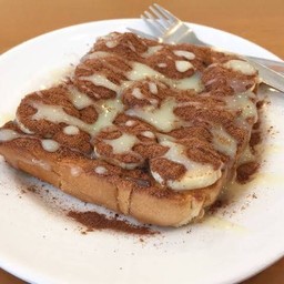 ปังปิ้งเนยกล้วยไมโล ราดนม