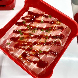 หมูสามชั้นราดซอส