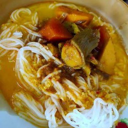 ขนมจีนน้ำยาปลาผสมไตปลา