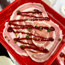 หมูสามชั้นกลมราดซอส