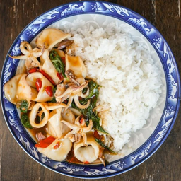 ข้าวกะเพราปลาหมึก | 罗勒炒鱿鱼 Stir Fried Basil with Squid