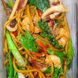 หมี่เหลืองผัดขี้เมารวมมิตร - ทะเล