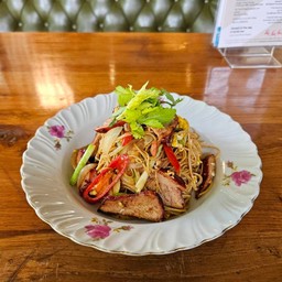 หมี่ซั่วผัดหมูแดง