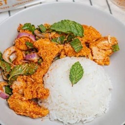 ข้าว ยำไก่แซ่บบบบ(วันนี้ผักหมดค่ะ)