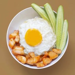 ข้าวสามชั้นทอดน้ำปลา+ไข่ดาว