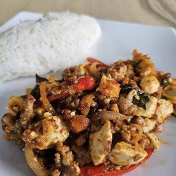 ข้าว หมูสับผัดพริกเผาไข่เค็ม