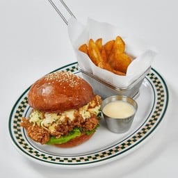 เบอร์เกอร์ไก่ใส่โคลสลอว์ราดซอสเกรวี่