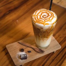 มัคคิอาโต้เย็น (Iced Macchiato)