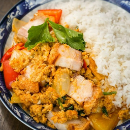 ข้าวผัดผงกะหรี่หมูกรอบ | 脆皮猪肉炒咖喱粉饭 | Stir-fried curry powder with Crispy Pork