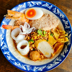ก๋วยเตี๋ยวต้มยำทะเลไข่เยิ้ม | 海鲜冬阴功面配油蛋 |Seafood Tom Yum Noodles with Greasy Eggs