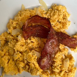 Scramble eggs onion with bacon