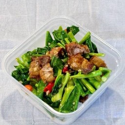 ข้าวราดผัดคะน้า