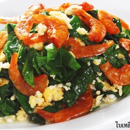 ใบเหลียงผัดไข่ใส่กุ้งเสียบ