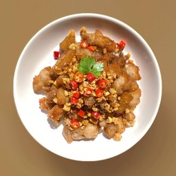 สามชั้นคั่วพริกเกลือ (กับข้าว)