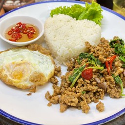 กระเพาหมูสับราดข้าว+ไข่ดาว