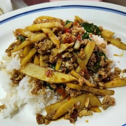 ครัวพรทิพย์ (อาหารตามสั่ง ผัดไทยรสเด็ด) สีลม