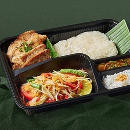 เบนโตะส้มตำ+หมูย่างแจ่วหอม