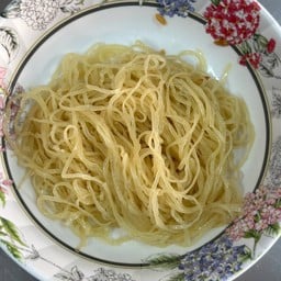 บะหมี่กลม ลวกเปล่าๆ