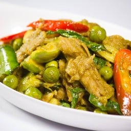ผัดพริกแกงเขียวหวานปักษ์ใต้ (ไก่)
