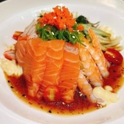 หมี่เย็นทรงเครื่องแชลมอนสด