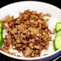 หมูสับทอดกระเทียมราดข้าว,