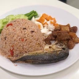 ข้าวผัดน้ำพริกลงเรือ