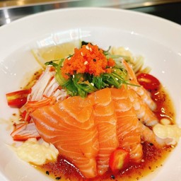 หมี่เย็นทรงเครื่อง แชลมอนสดซอสซุซุ