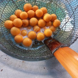 ไข่นกสีส้ม